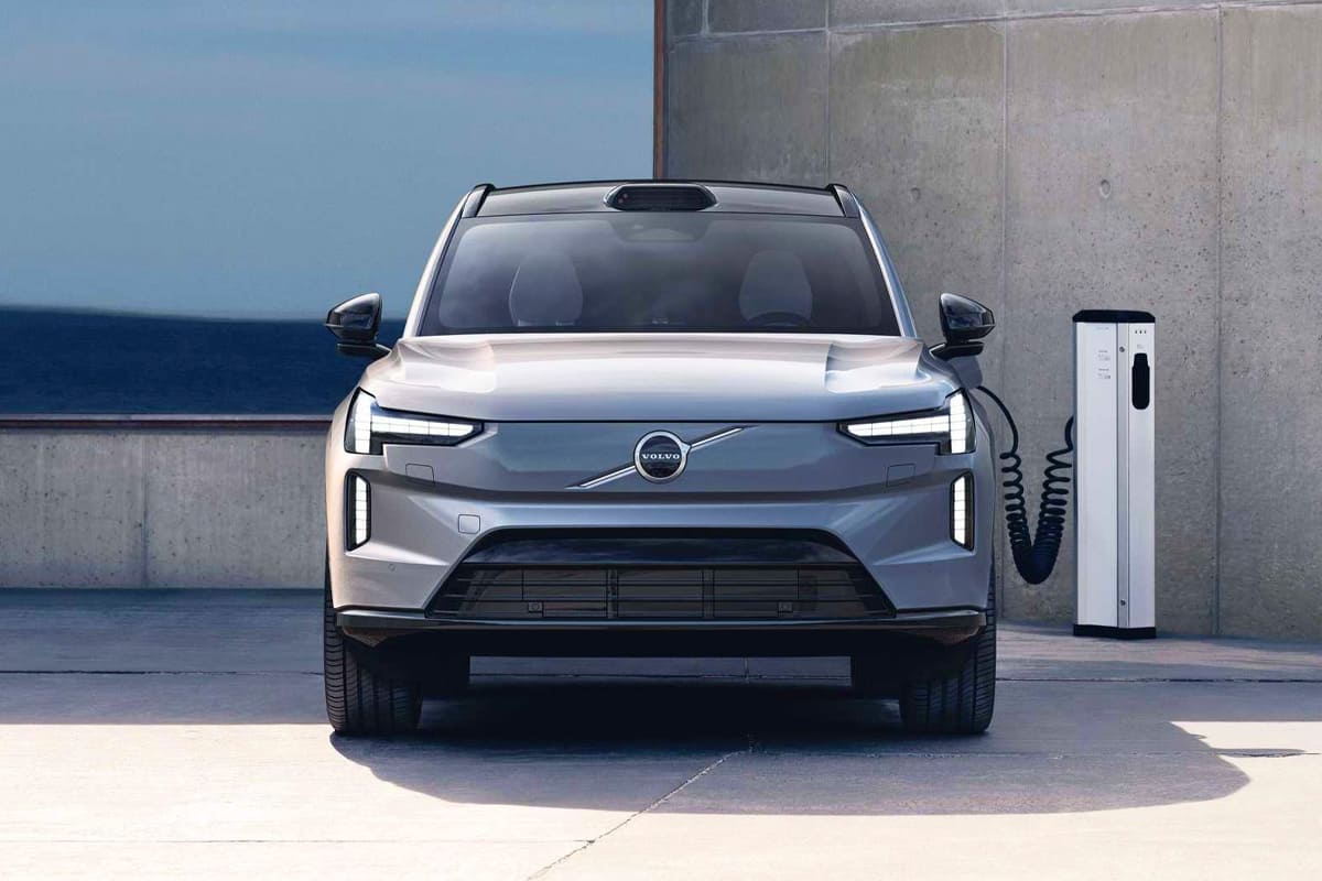 볼보 신형 전기차 EX90, 가격 인상과 핵심 기능 제외… 소비자 실망감 커져 < 자동차 < 기사본문 - 아던트뉴스