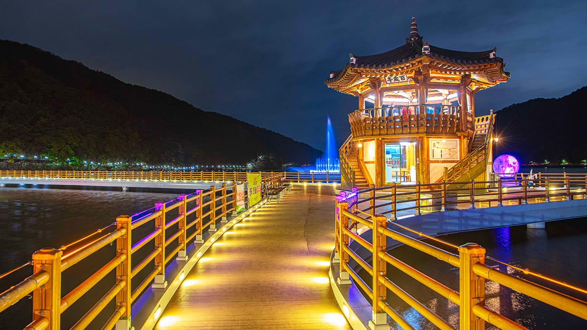 입장료 무료인데 안 갈 이유가 없죠"... 호수 한가운데를 걷는 내내 감탄 나오는 트레킹 명소 < 국내여행 < 여행 < 기사본문 -  아던트뉴스