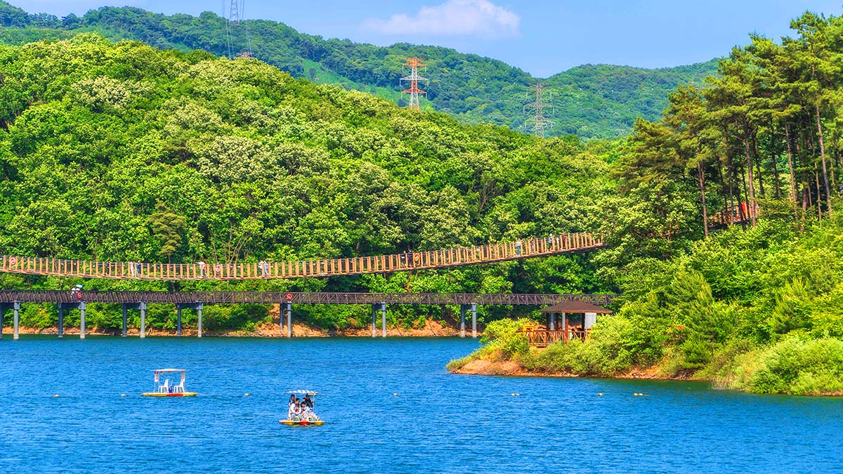 마장호수 출렁다리와 수상자전거