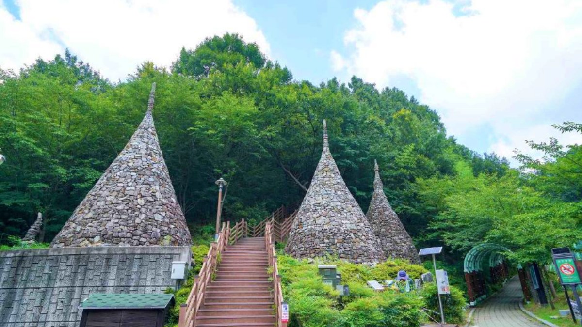 팔용산 돌탑공원