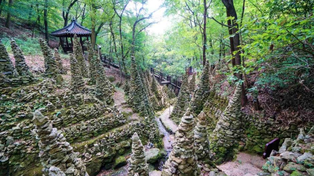 창원 팔용산 돌탑공원 풍경