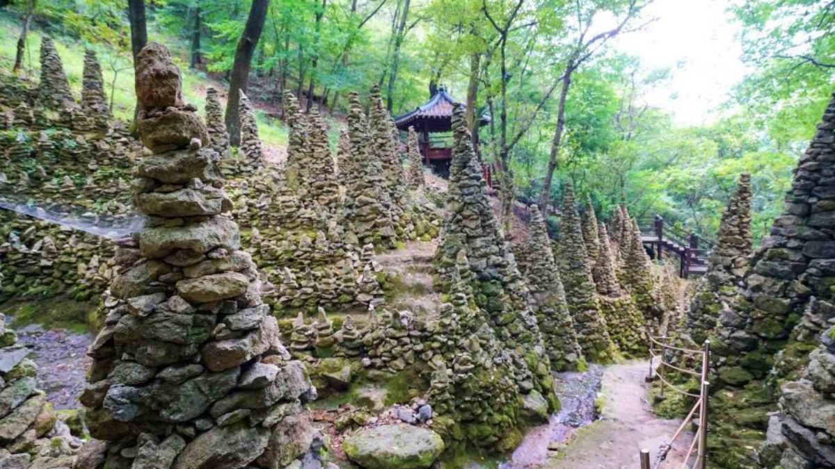 팔용산 돌탑