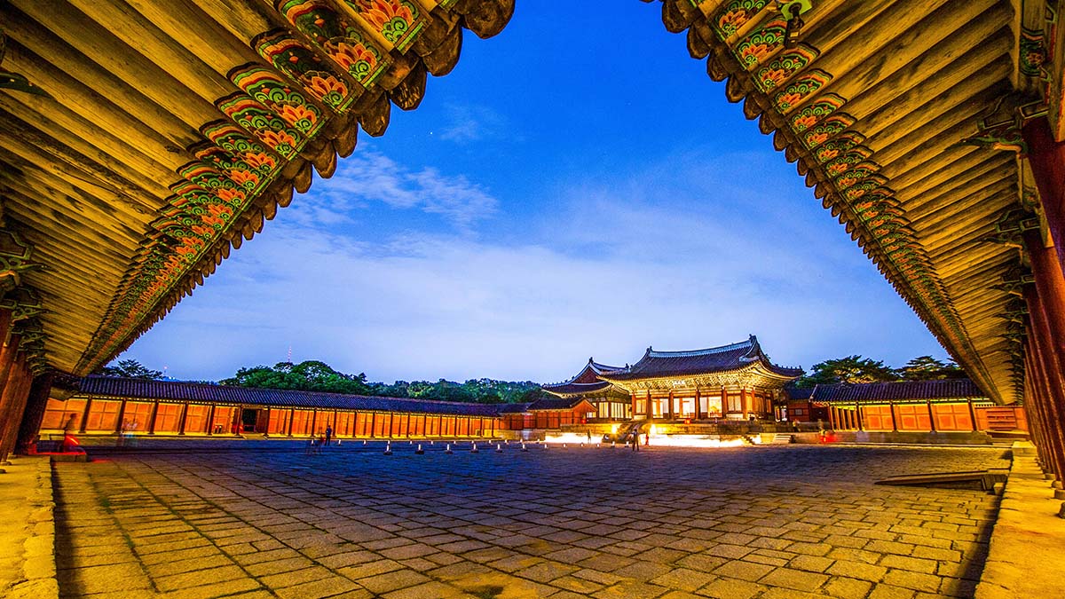 창경궁 명전전 야간 풍경