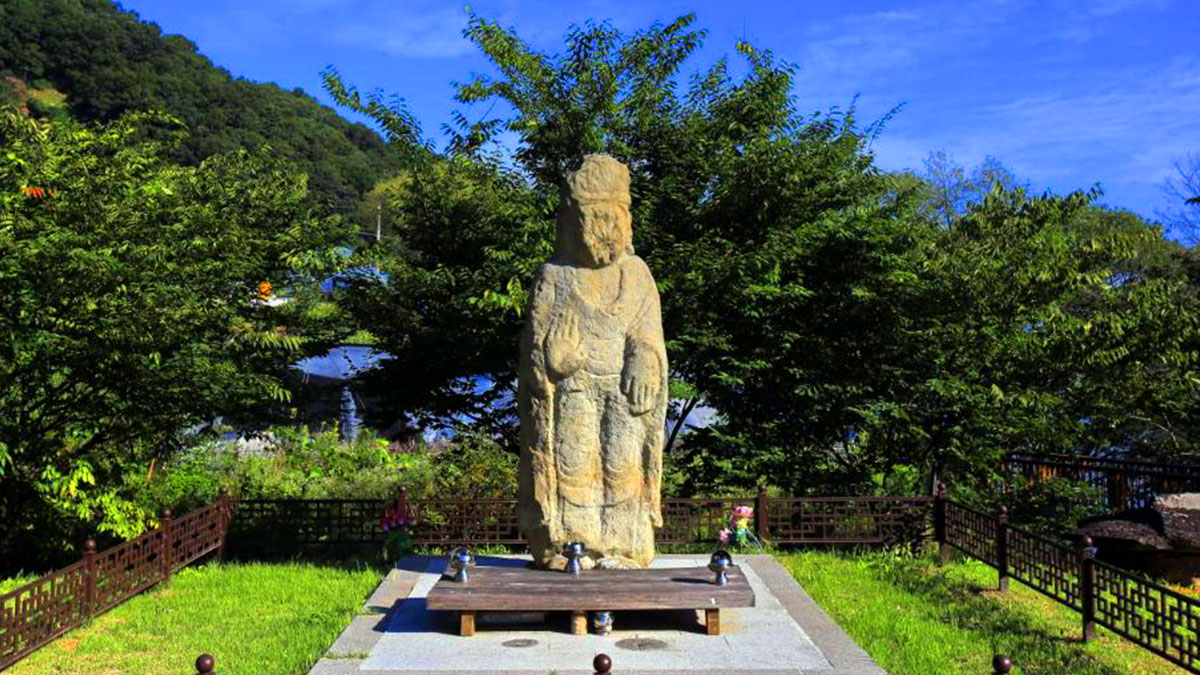 삼기저수지 율리 석조관음보살입상