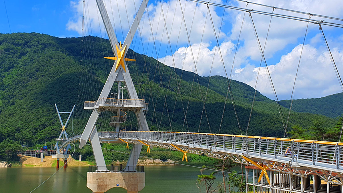 보현산댐 출렁다리 전경