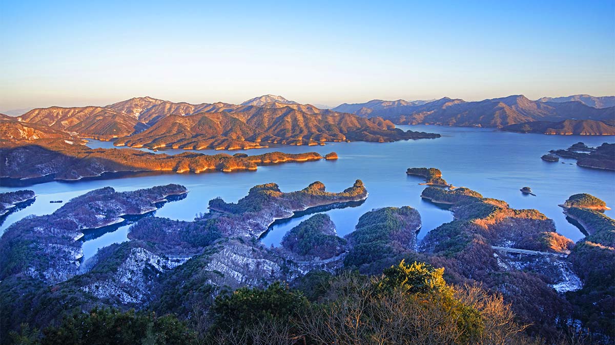 충주호 악어봉