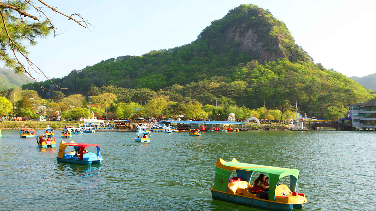 산정호수 수상보트