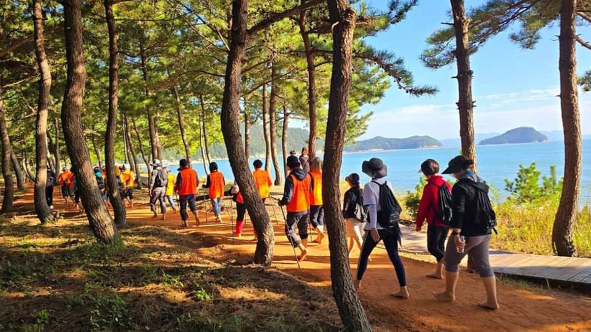 황토길 맨발 걷기 프로그램
