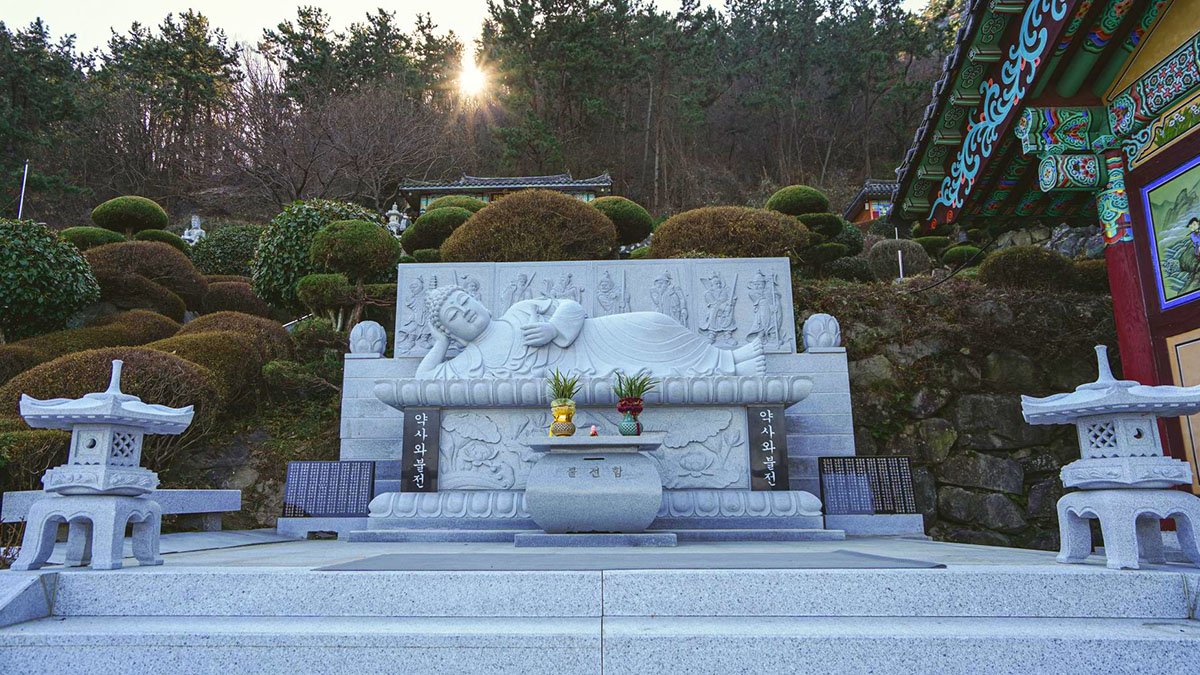 장수암 약사누운부처 / 사진=창원관광