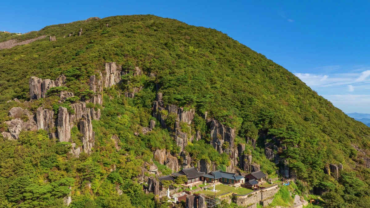무등산 주상절리 전경 / 사진=한국관광공사 배근한