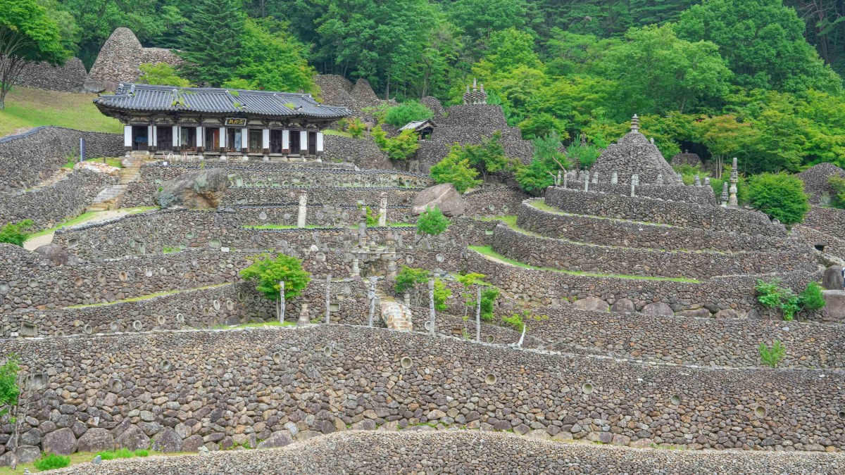 하동 삼성궁 돌탑 / 사진=한국관광공사 신민선