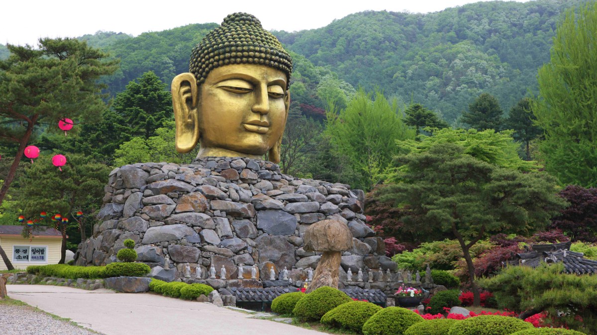 용인 와우정사 황금불두상 / 사진=한국관광공사 김지호