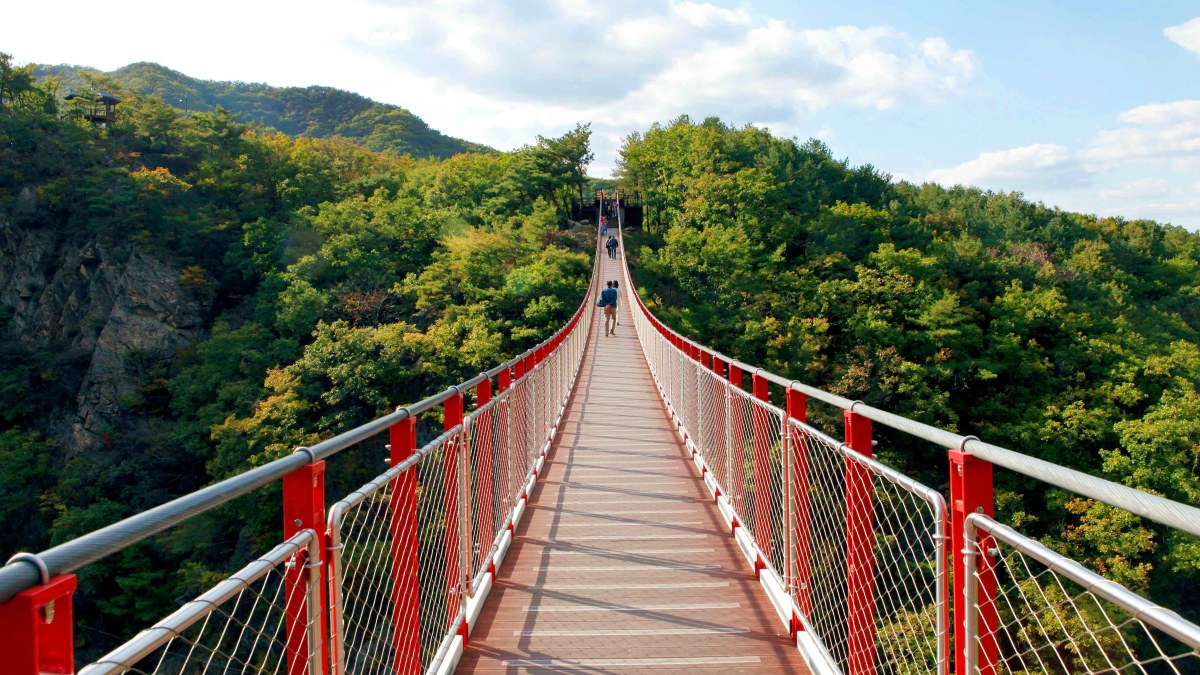 감악산 출렁다리 / 사진=한국관광공사 비켄