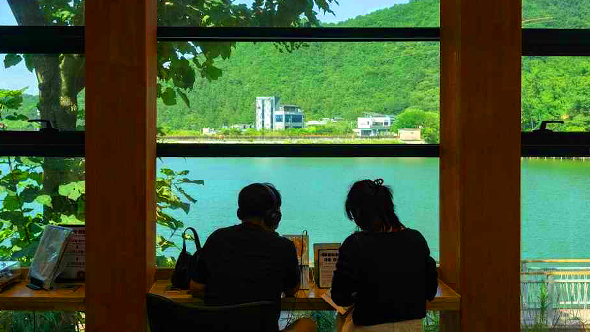 호수가 보이는 아중호수도서관 자리