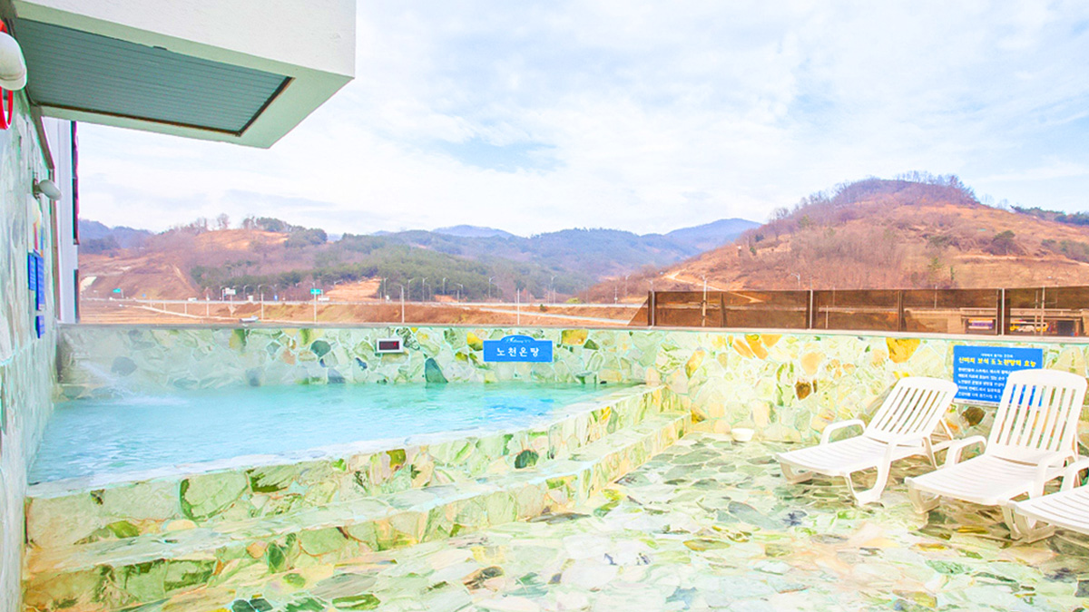 청도 용암온천, 지하 1,008m 암반에서 솟는 천연 온천